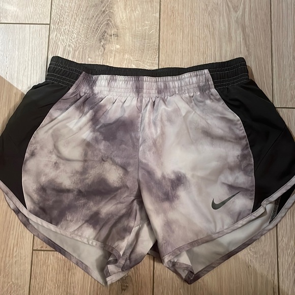 Nike shorts - Picture 1 of 3